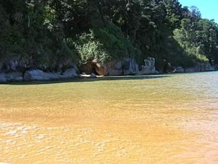 Hat Trick Lodge Motueka Bagian luar foto