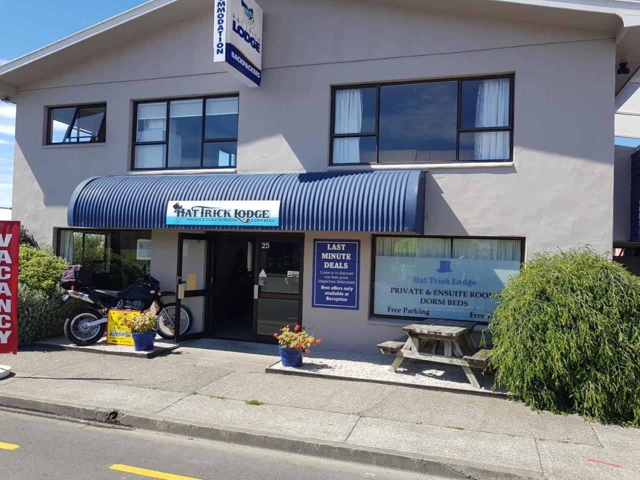 Hat Trick Lodge Motueka Bagian luar foto
